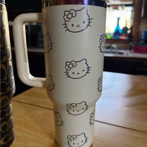 Hello Kitty stanley 40 0z